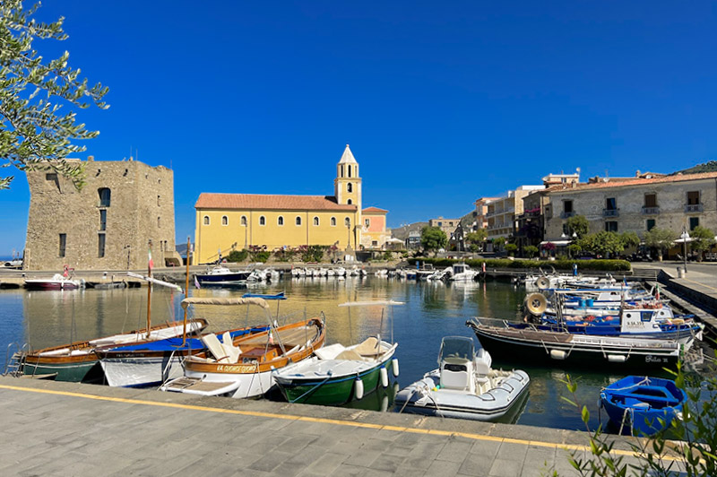 Foto del porto turistico di Acciaroli