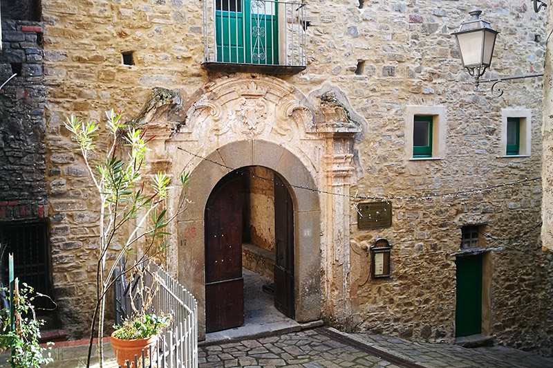 L'ingresso al Castello dei Principi Capano a Pollica