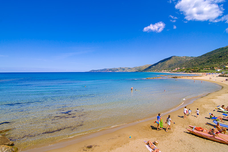 Foto di Spiaggia Grande di Acciaroli: il luogo ideale per una vacanza in famiglia
